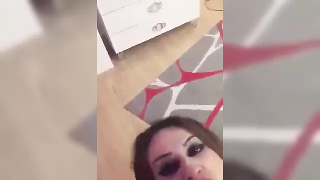 Türk hatun Bodrum'da yalamaya başlıyor.