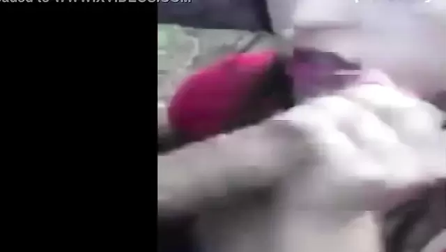 Türk kız, kocasına dışarıda ağızla zevk veriyor.