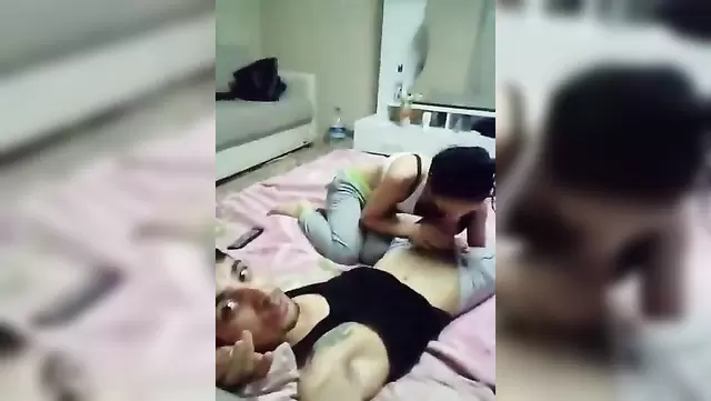 Yavaş yavaş Türk orospusunu yalıyor.